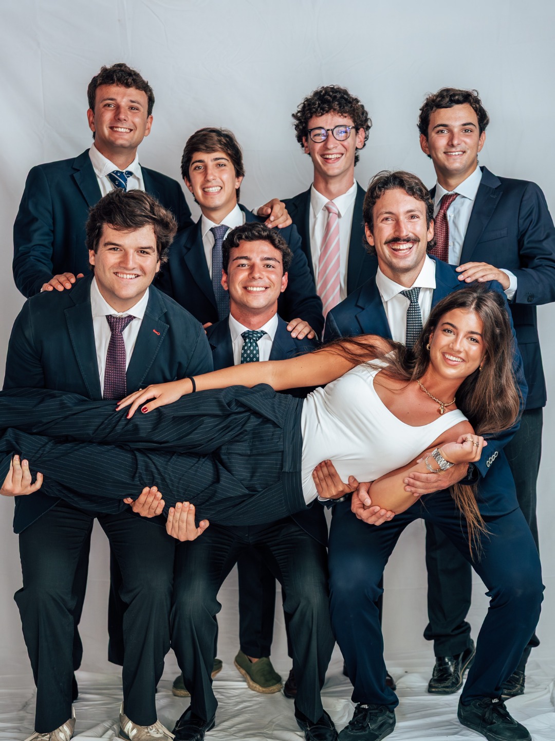 El equipo de Beatwave Events con Ana en brazos